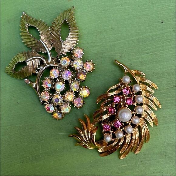 Lot Of 2 Vintage Gerry's & BSK Brooches Gold-tone Rhinestone Embellished Signed - Picture 2 of 8